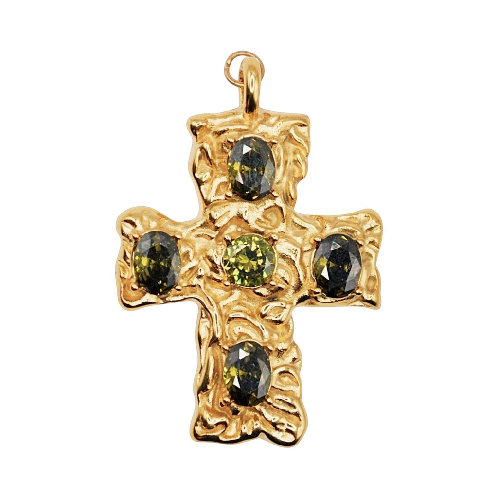 Złoty charms HOOKS Crucified w kształcie krzyża ze stali nierdzewnej z zielonymi cyrkoniami i zapięciem typu hook.