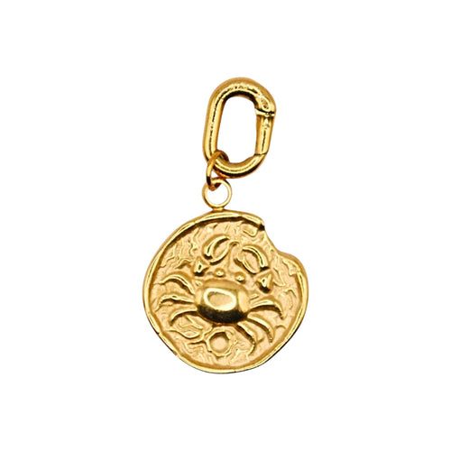 Złoty charms HOOKS ze znakiem zodiaku Rak, wykonany ze stali nierdzewnej z praktycznym zapięciem typu hook.