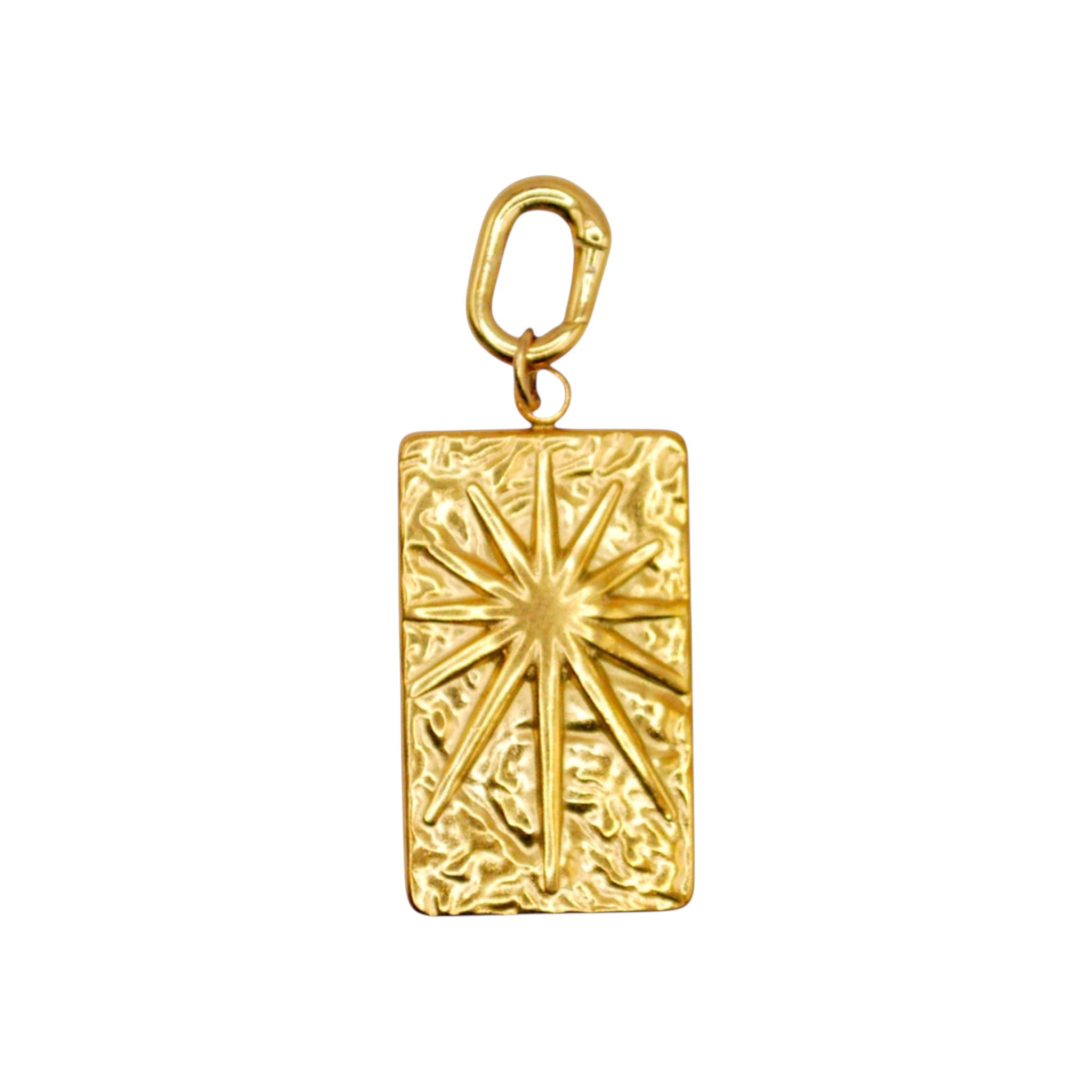 Złoty charms HOOKS Radiant Charm w kształcie prostokąta z wypukłym motywem gwiazdy, wykonany ze stali nierdzewnej.
