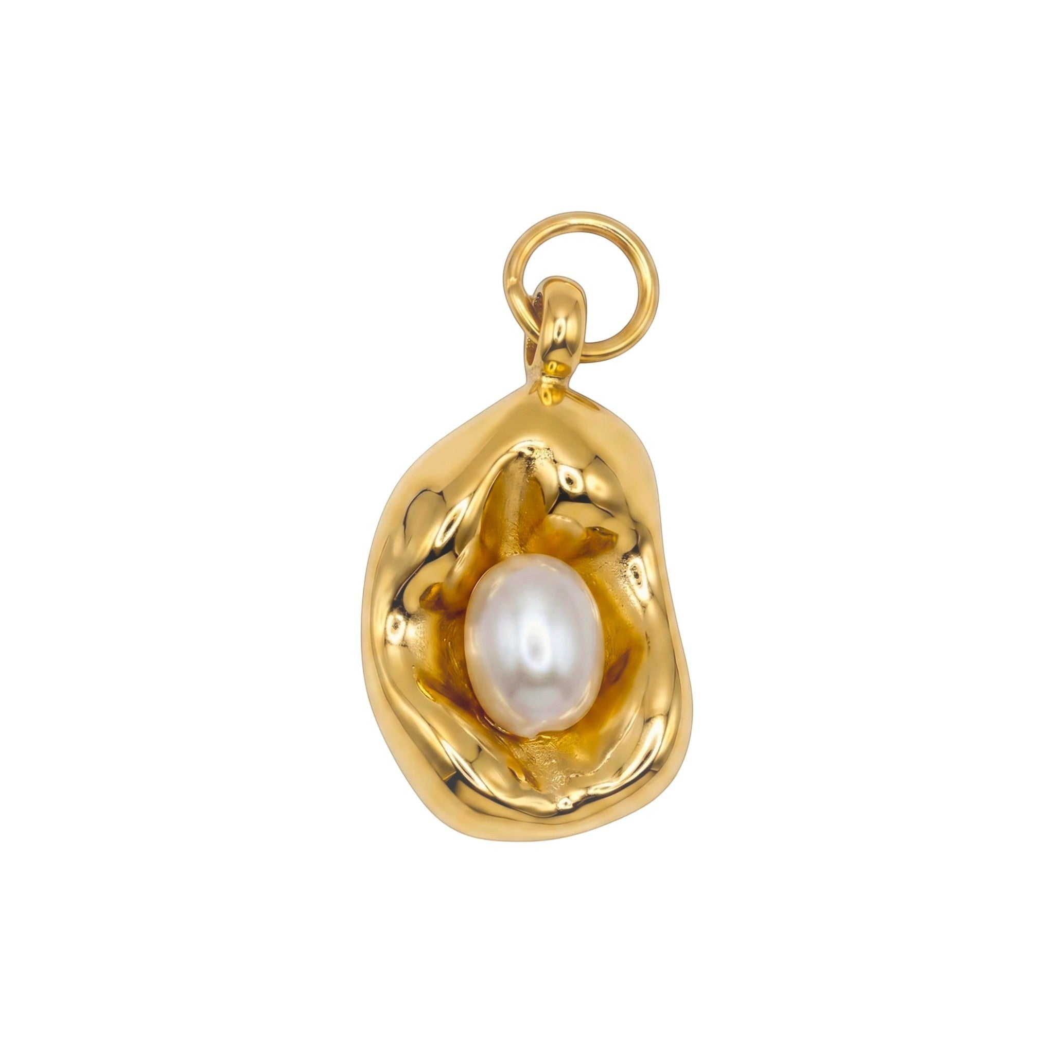 Złoty charms Treasure marki HOOKS z perłą w nieregularnej oprawie ze stali nierdzewnej z zapięciem typu hook.